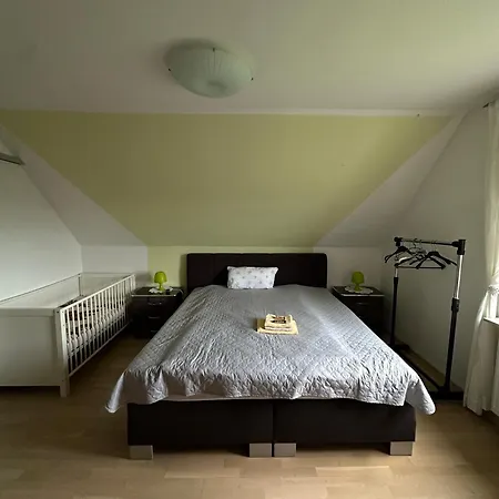 Appartement Lovely In With Separate Entrance *